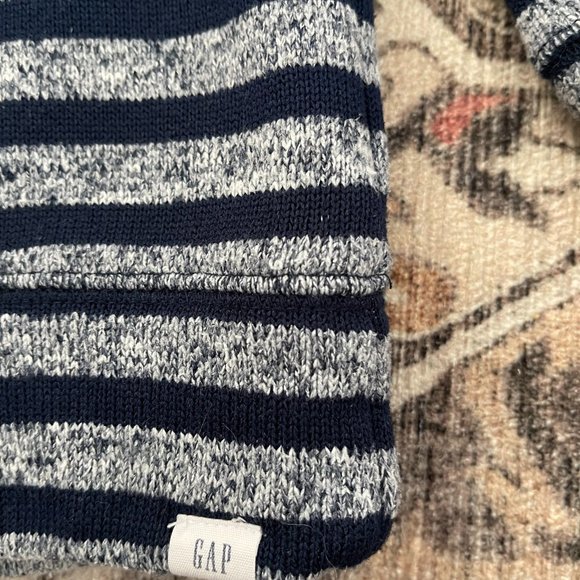 GAP Mockneck Sweater - Picture 3 of 4